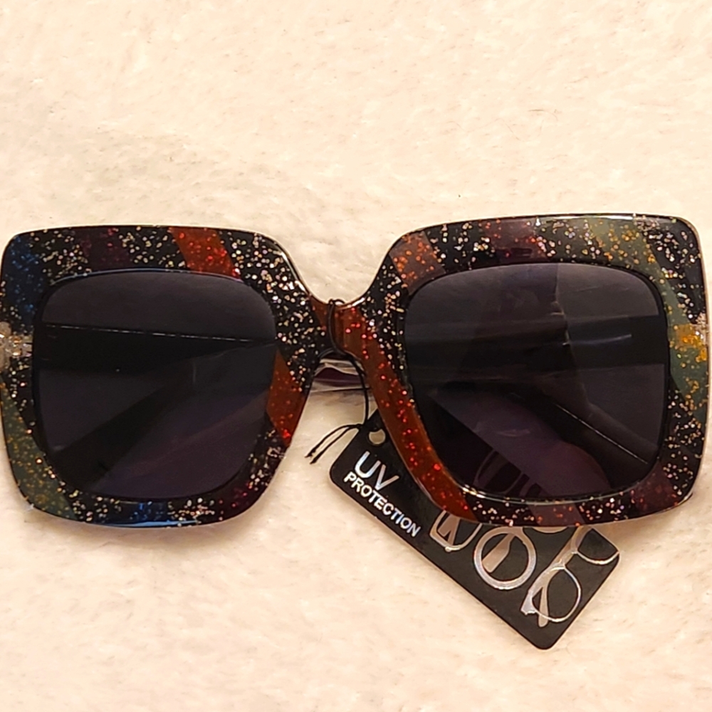 😎Sunglasses Black with Silver Glitter and Multicolored Stripes Gray Lenses NEW - Picture 2 of 6